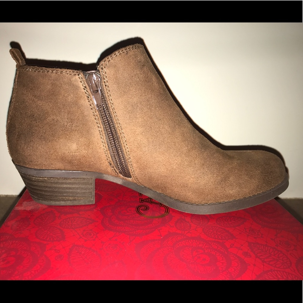 Carlos Santana Brie Booties Size 8